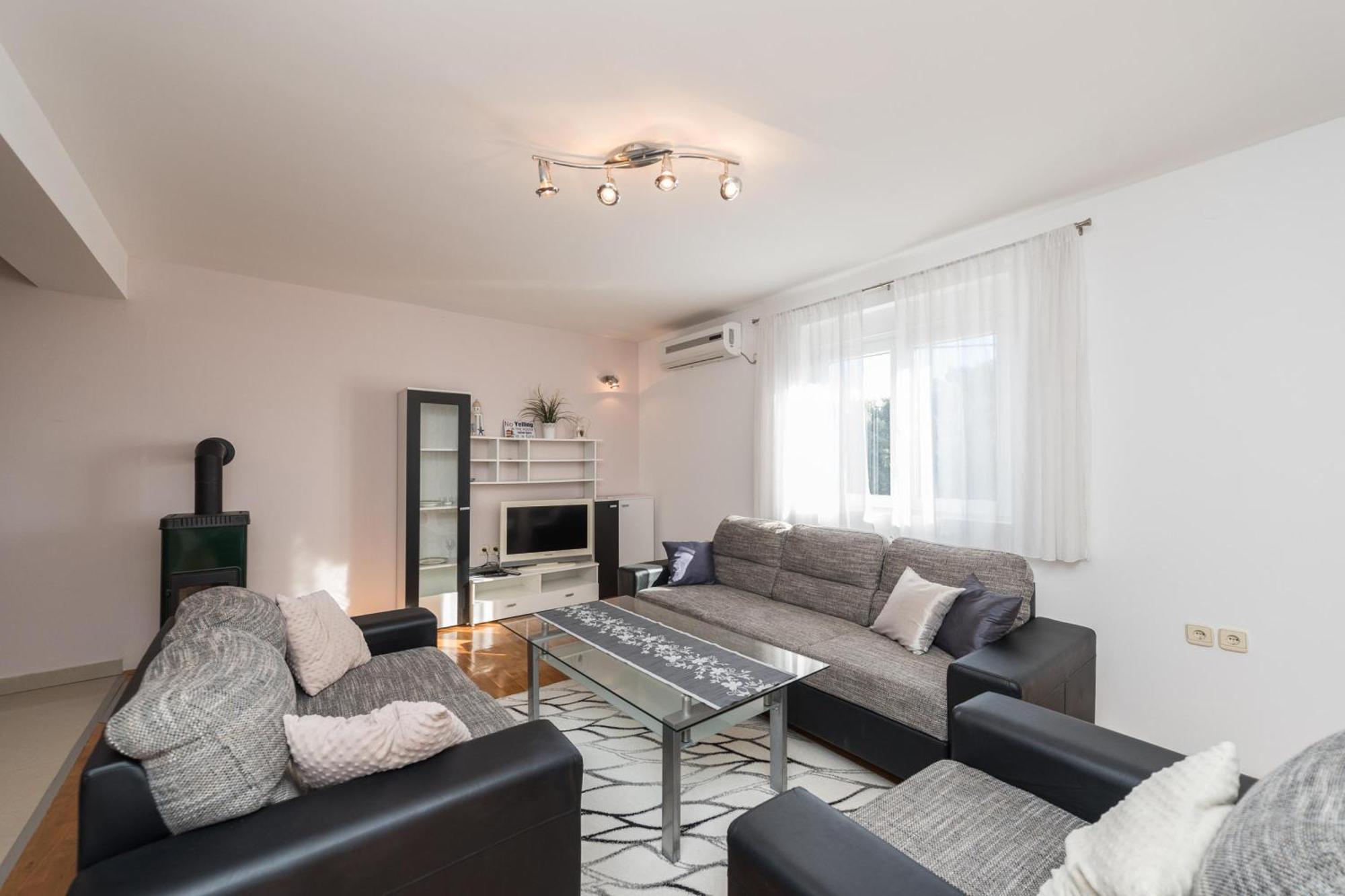 Family Friendly Pool House Ana - Happy Rentals Bibinje Εξωτερικό φωτογραφία
